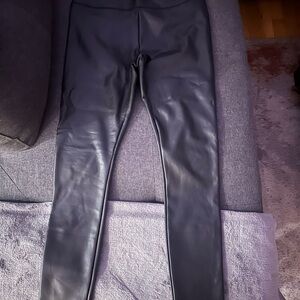 Hollister Black Ultra High-Rise Leggings